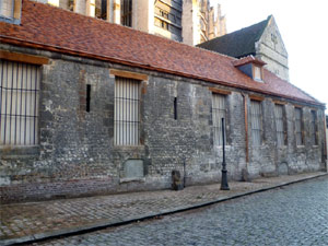 Apprécions déjà le travail de reconstruction, rue du Musée (jan. 2012)